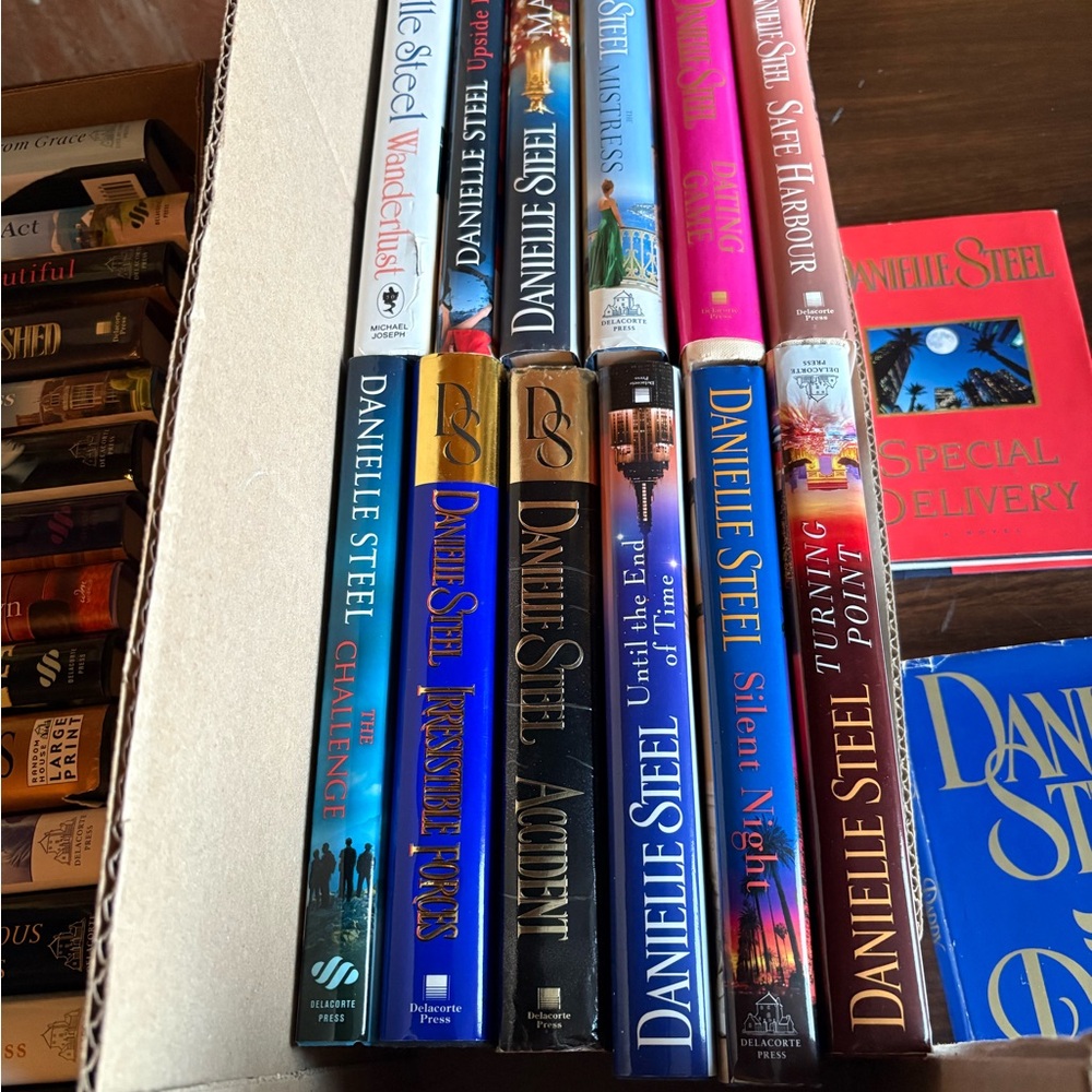 Danielle Steel Hardcover Book Collection choose any 4 for 20$
